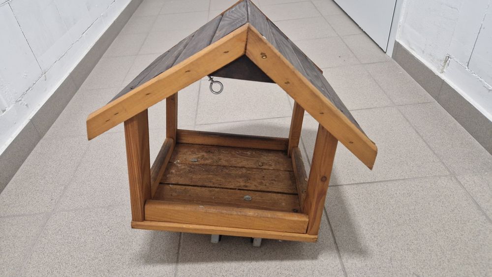 Karmnik dla ptaków. Duży