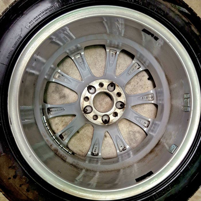 Jantes originais nercedes 17 c/pneus igual novos
Só tenho 10 Pernes !