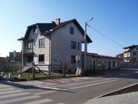 Sprzedam lokal handlowy 150m2 z domem jednorodzinnym 200m2