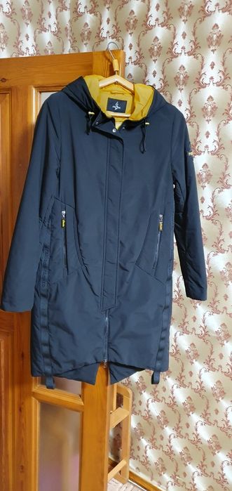 Куртка жіноча,подовжена.