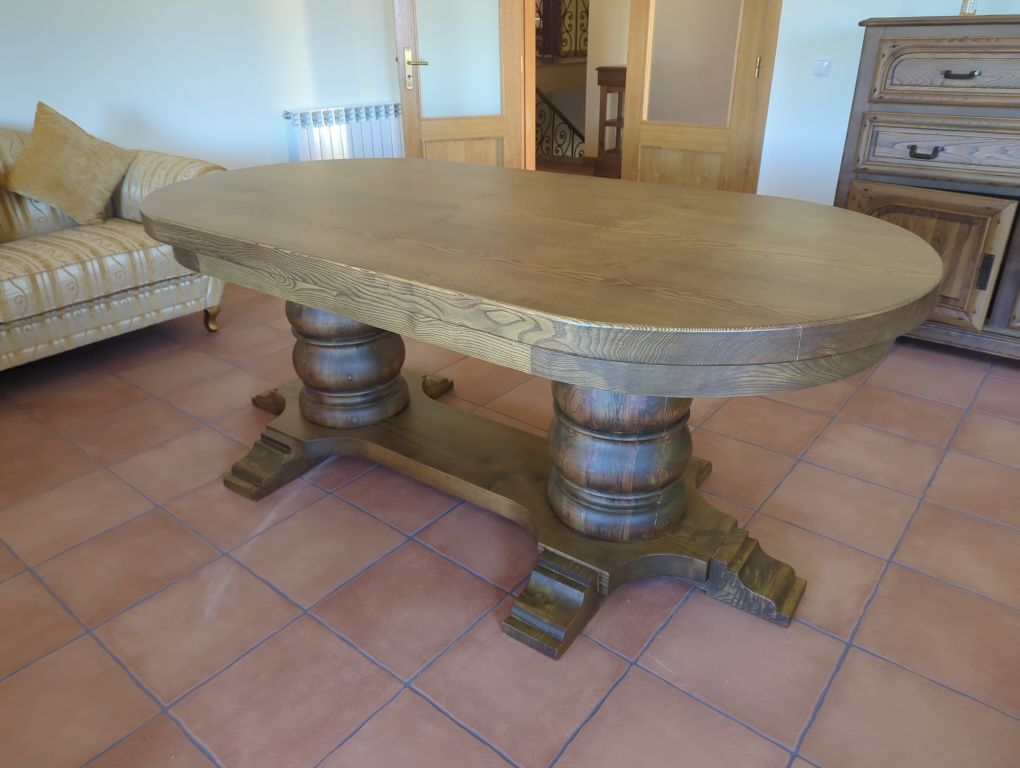 Mesa de jantar em madeira maciça