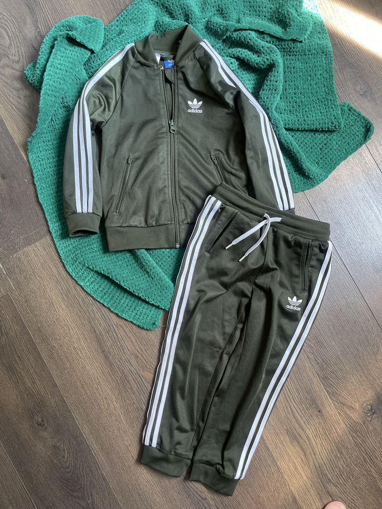Хакі оригінальний спортивний костюм adidas 3-4 років