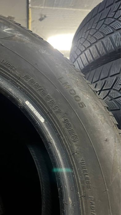 Пара зимової гуми 225/65/17 , Bridgestone