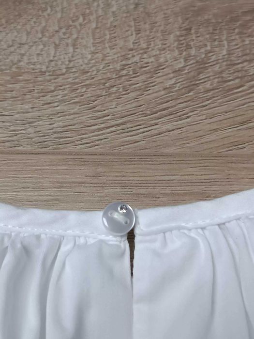 Biała bluzka rozkloszowana krótki rękaw niebieski haft angielski 128