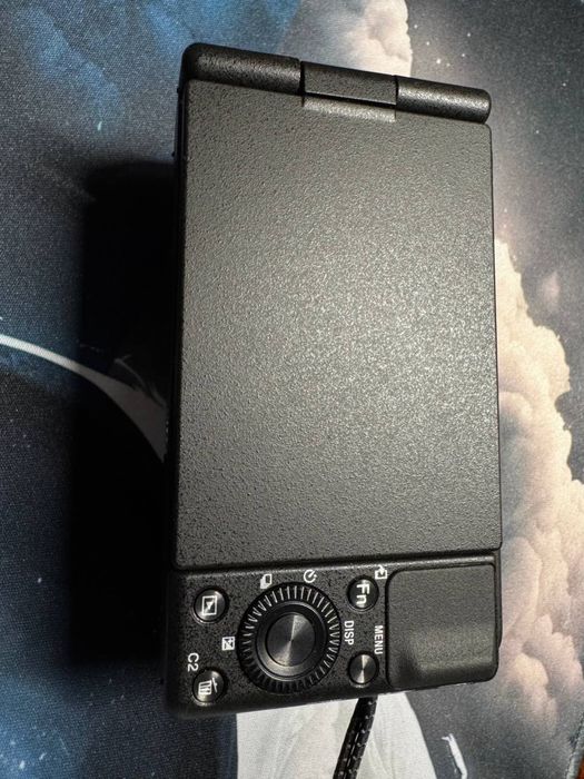 Sony ZV-1 + штатив-держатель GP-VPT2BT + аксессуары