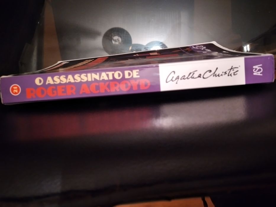 Livro o assassinato de Roger Ackroyd