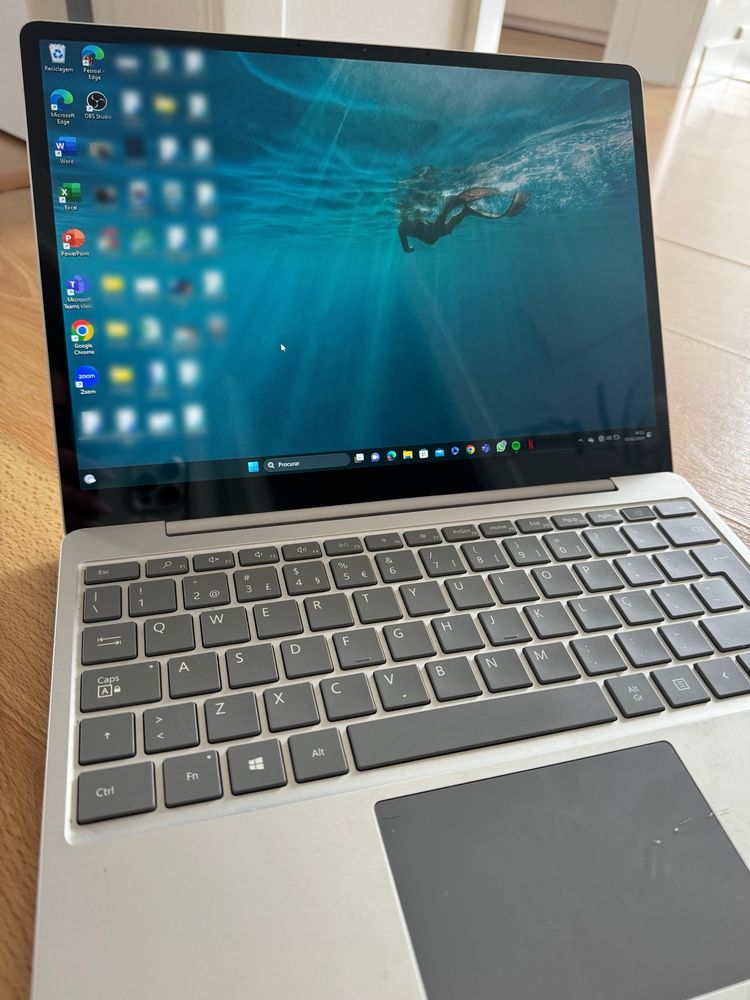 Microsoft Surface Laptop Go