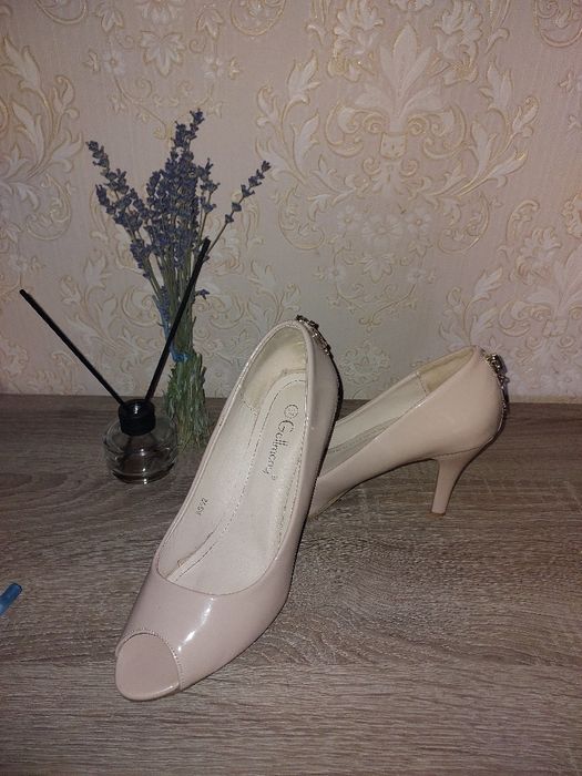 Туфлі бежеві  б/у