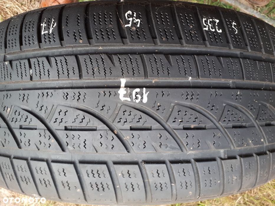 Bridgestone 235/45/17 nr 197