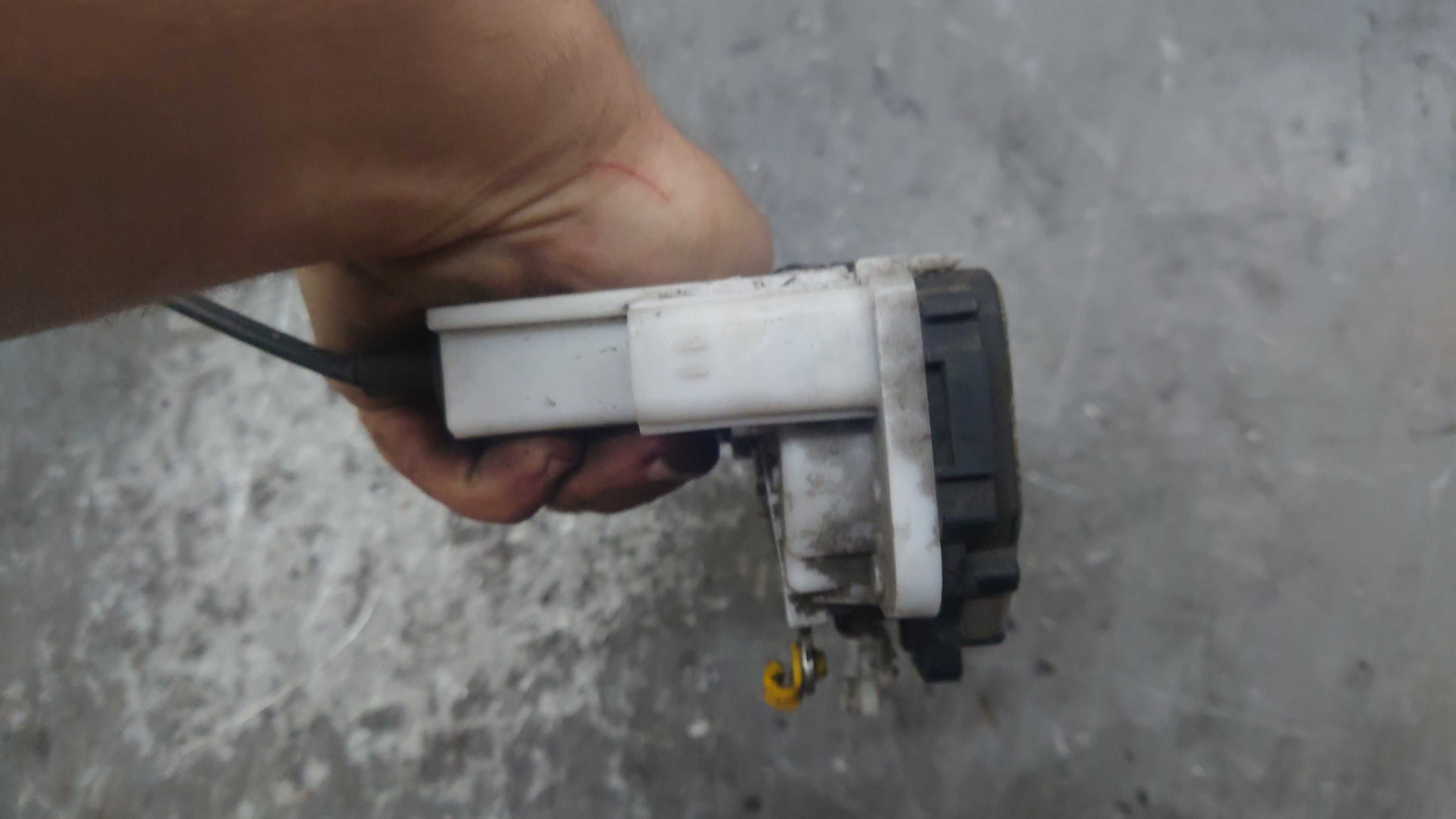 Fiat Panda 2 II Zamek Drzwi Lewy Przód Przedni 6 PIN