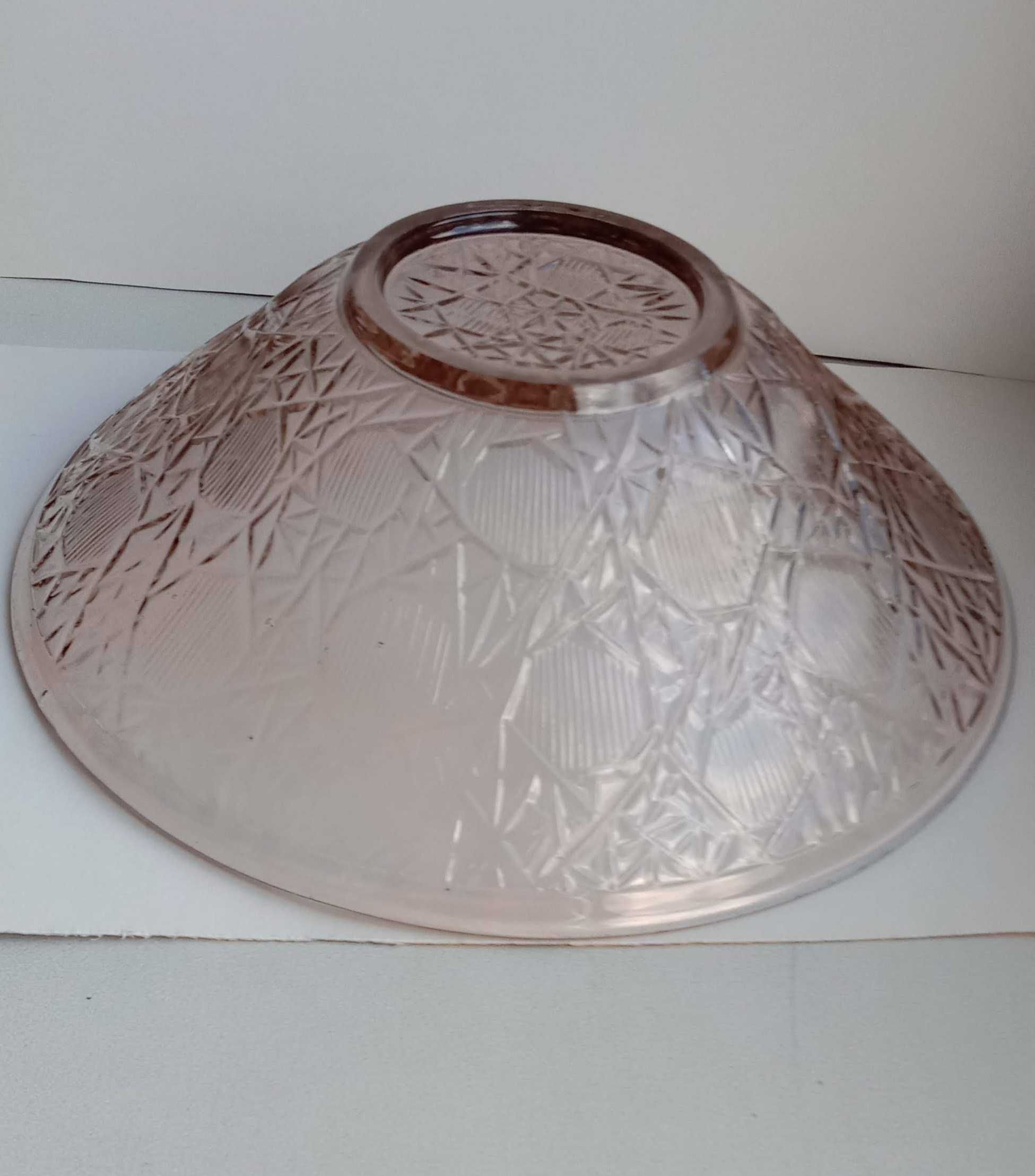 Тарелка салатник конфетница. Розовое стекло. Посуда СССР, 70-е годы.
