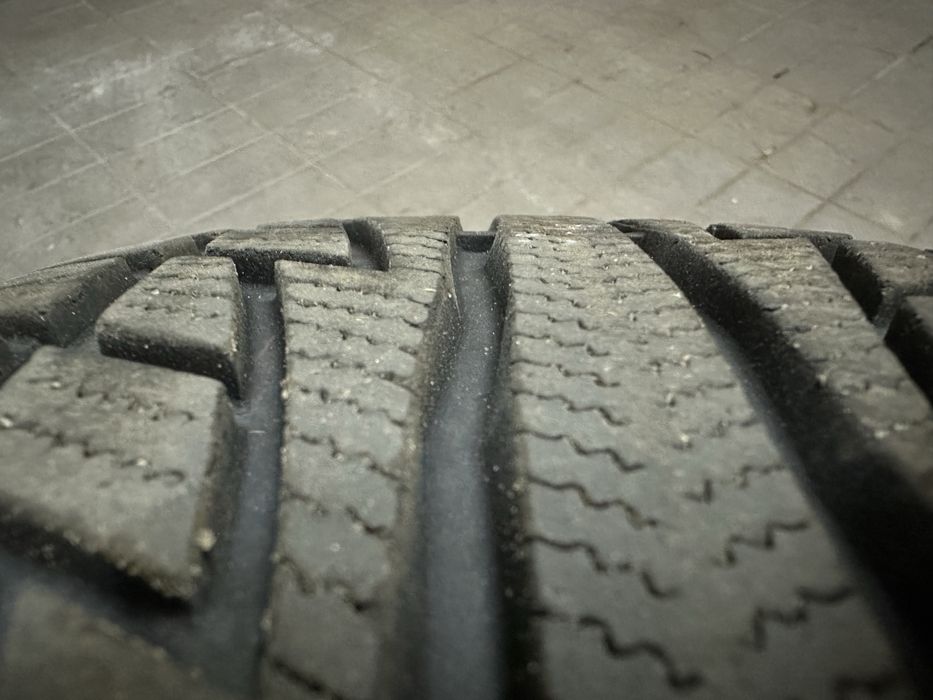 Opony zimowe 215/45 R16