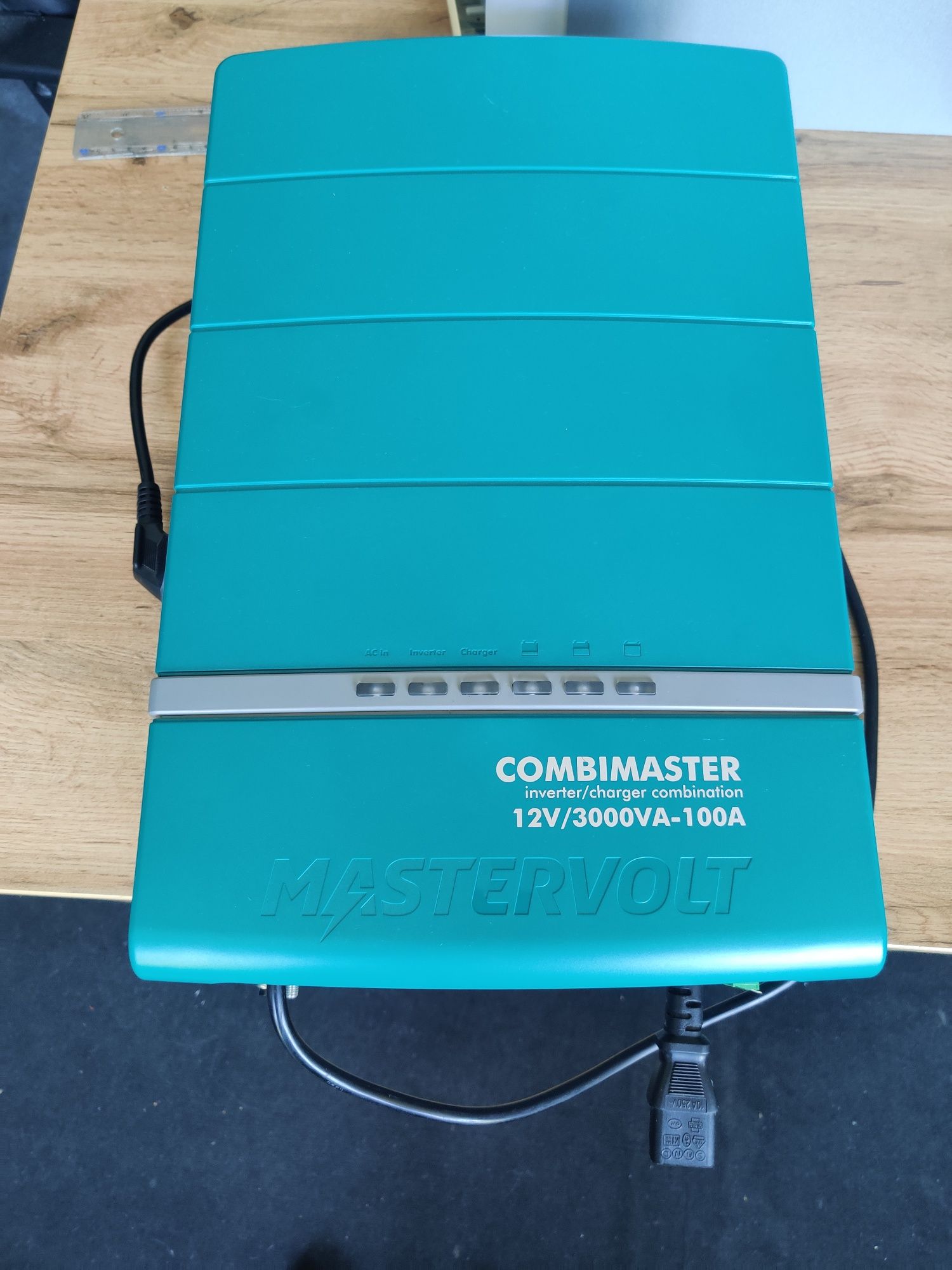 ТОП інвертор - чарджер Mastervolt Combimaster 12/3000 - 100А зарядка