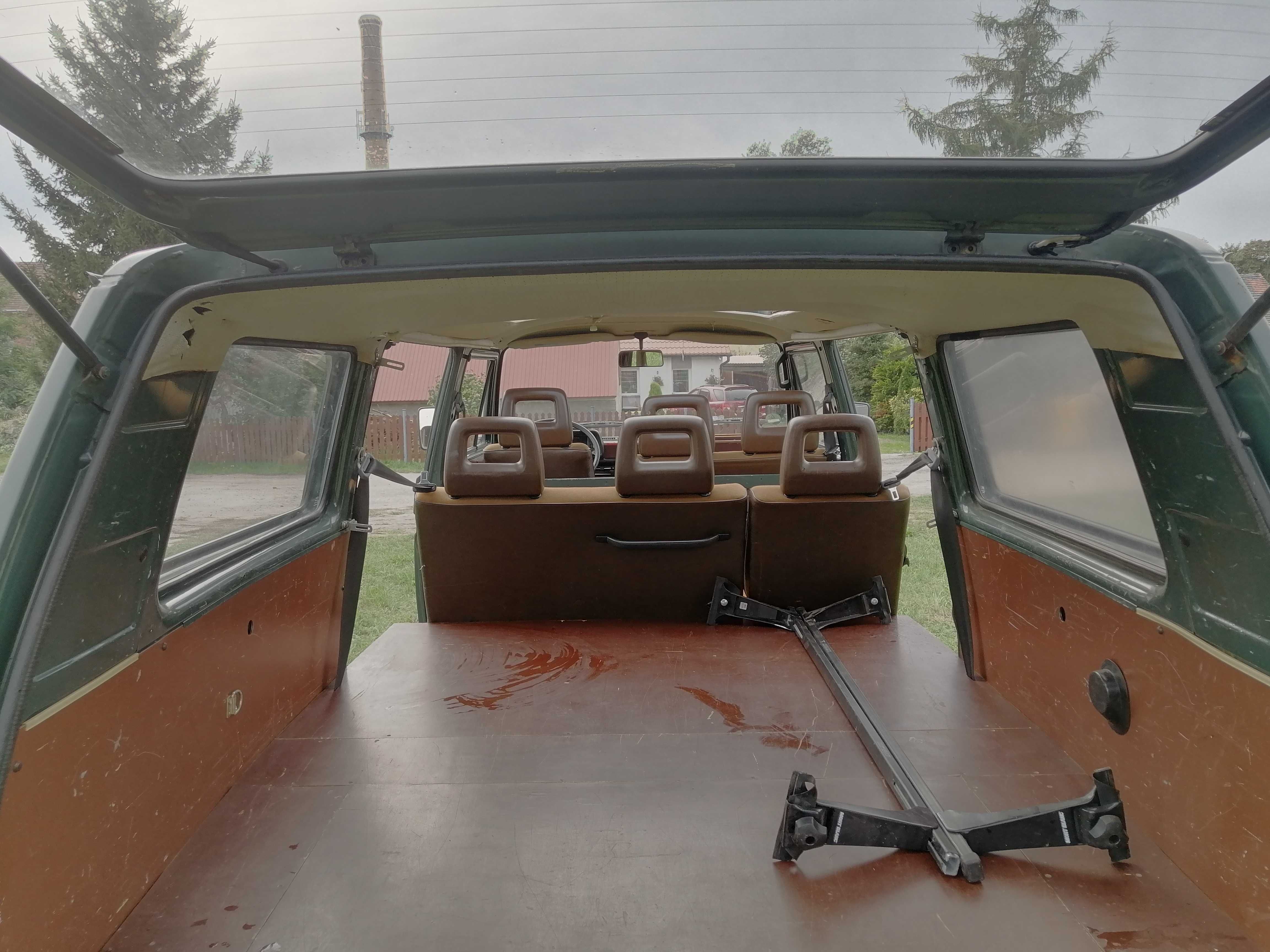 volkswagen t3 bardzo nietypowy model, z tyłu możliwość spania