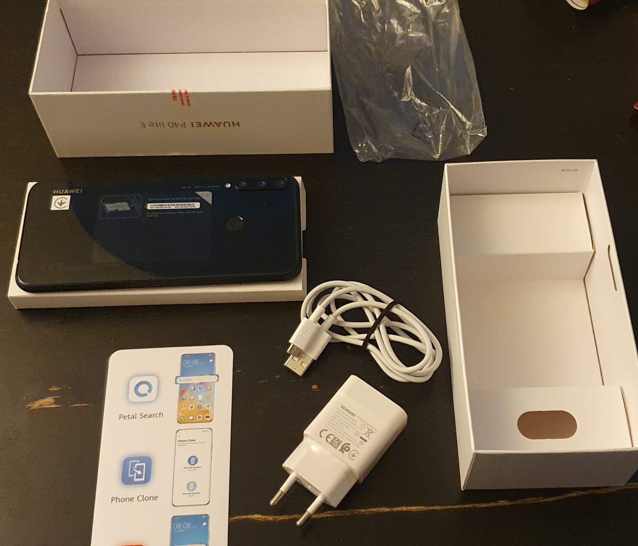 Unused and new Huawei P40 lite E. 100€