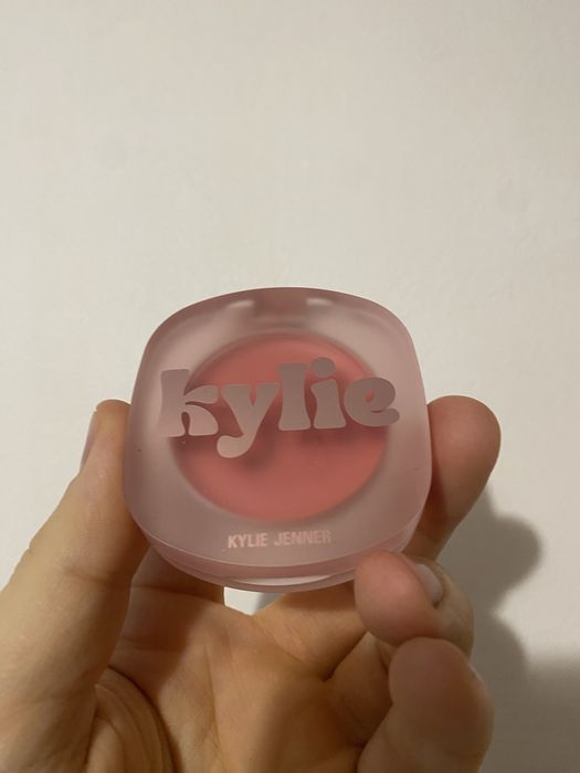 Róż Kylie Way to Glow