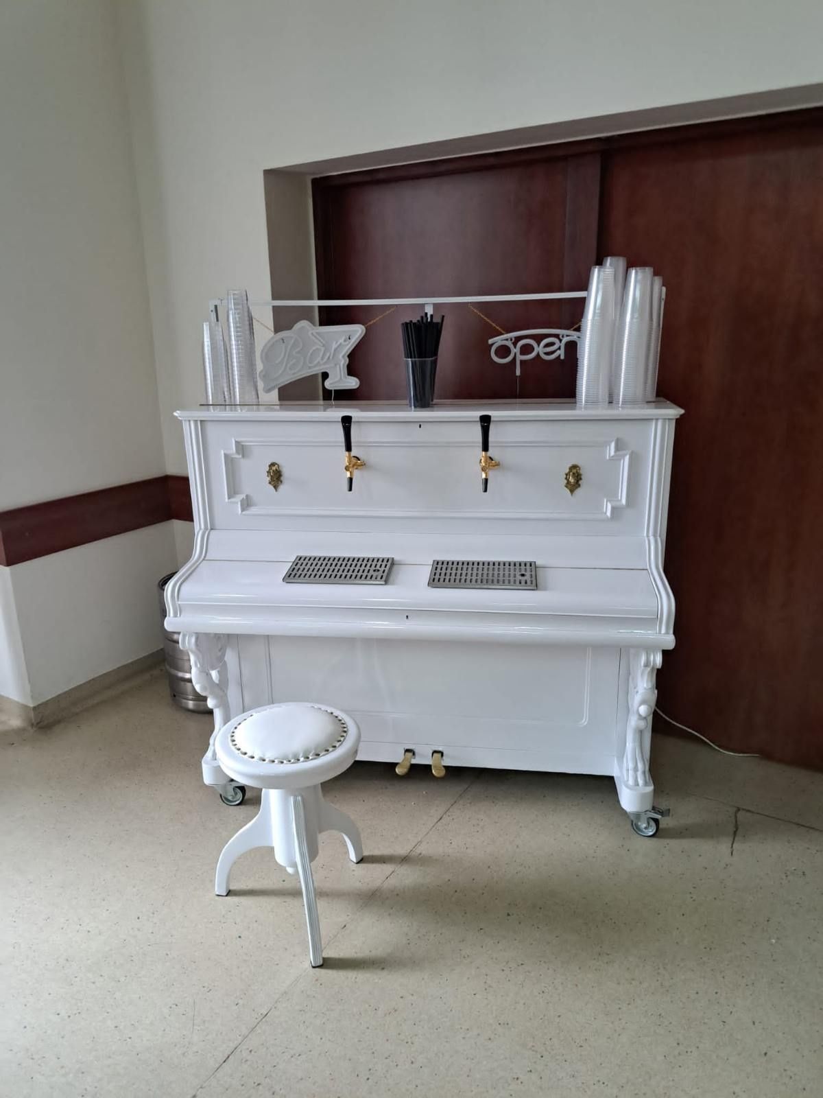 Rollbar pianino do wina prosecco i piwa