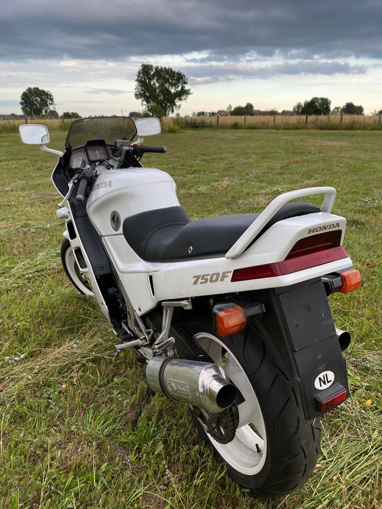 motocykl Honda VFR 750F