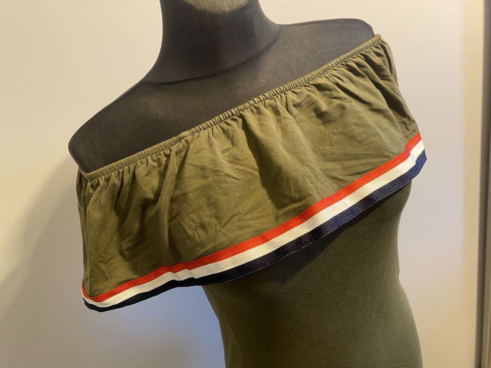 Sukienka khaki z baskinka