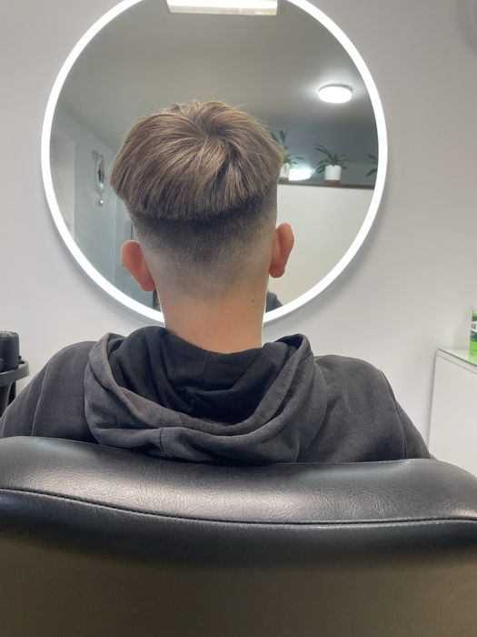 Чоловічі і жіночі стрижки Форум-Львів