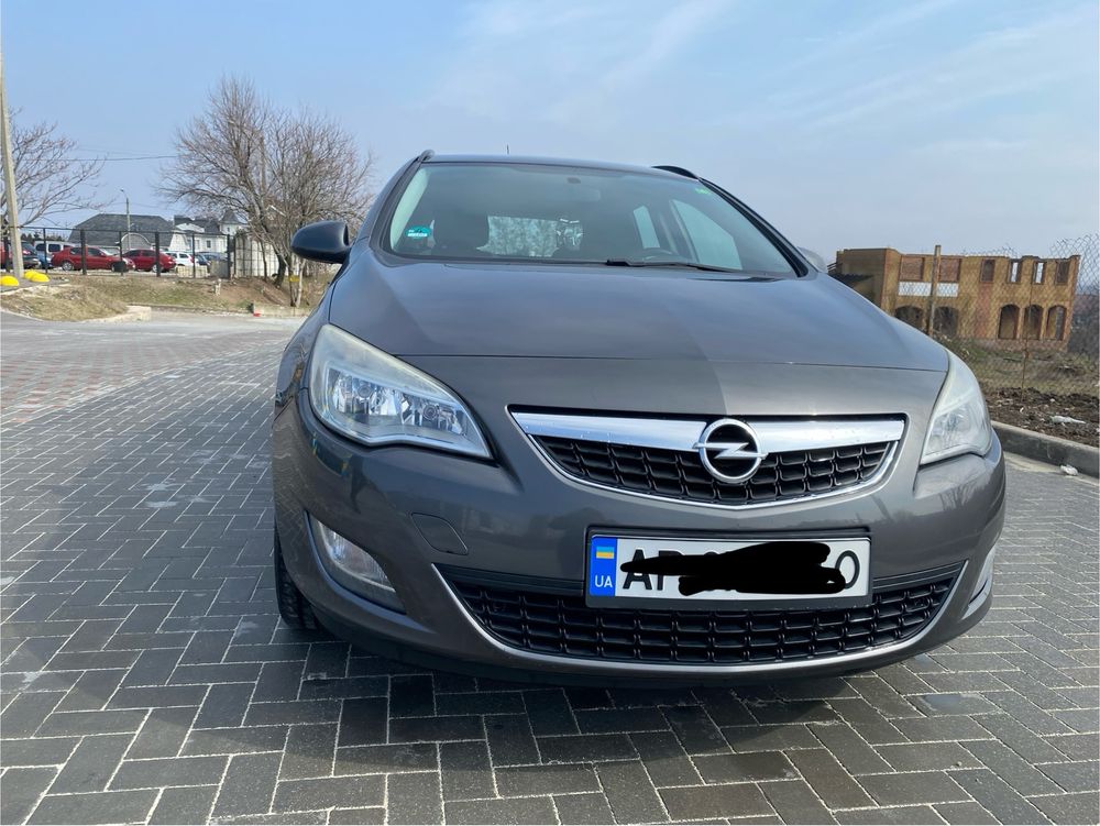 Продам авто opel astra j