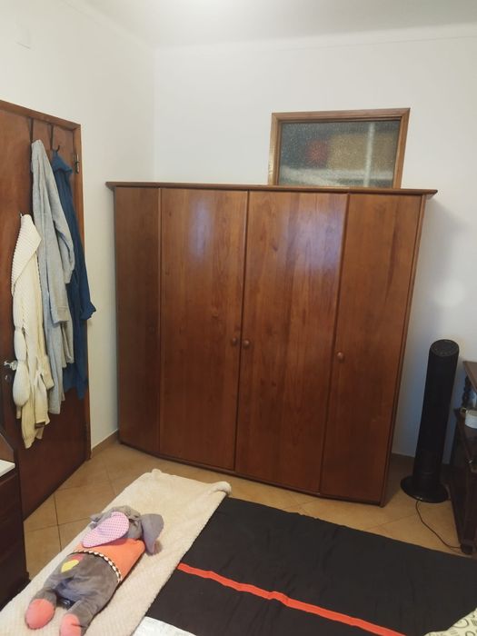Roupeiro de 4 portas da Cerne. (Para despachar)
