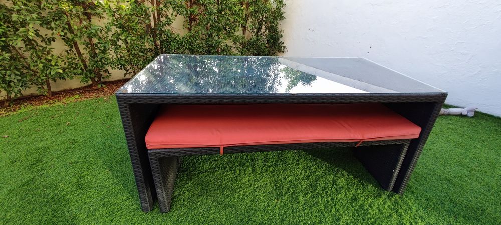 Mesa de jardim + bancos