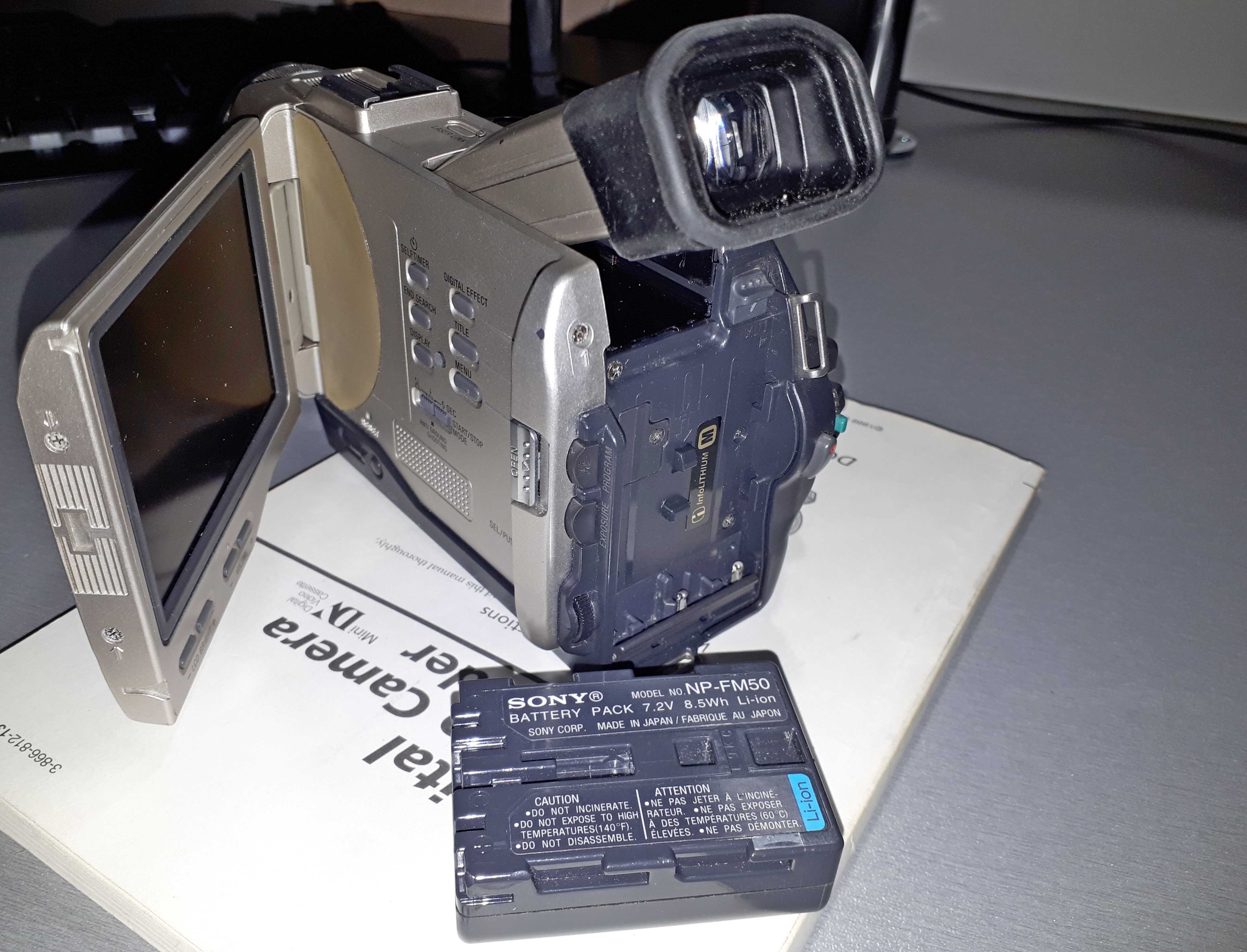 SONY DCR-TRV8E цифрова Mini-DV відеокамера в ідеальному стані