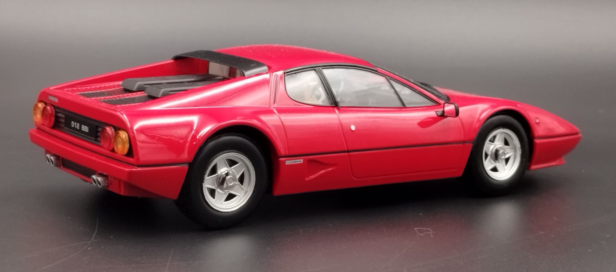 1:18  K&K  Scale 1981 Ferrari 512BBi Model Nowy