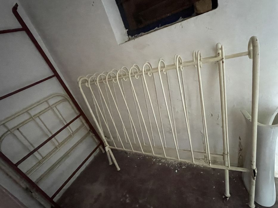 2 camas de ferro antigas