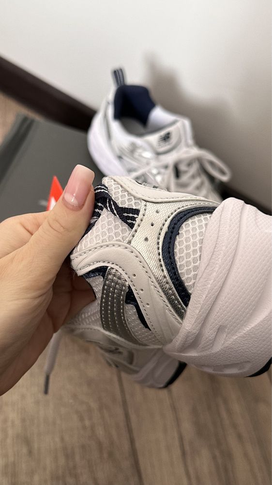 Жіночі кросівки New Balance 530