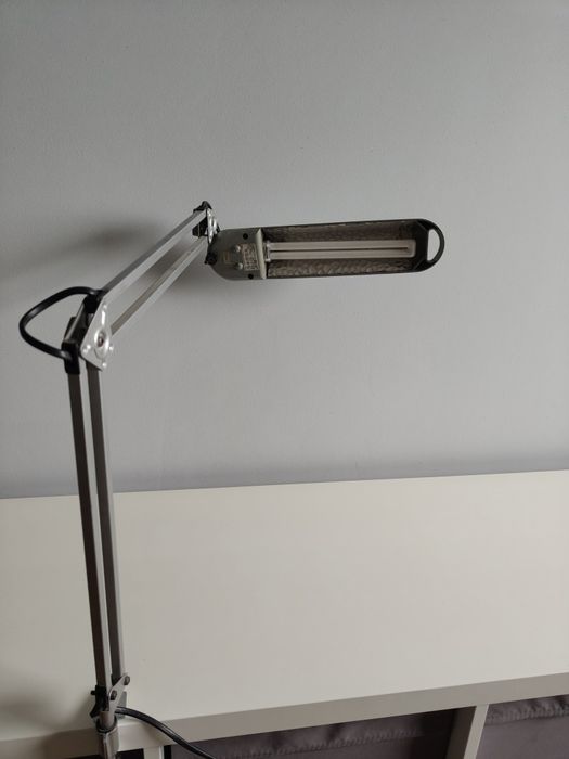 Lampka biurkowa regulowana