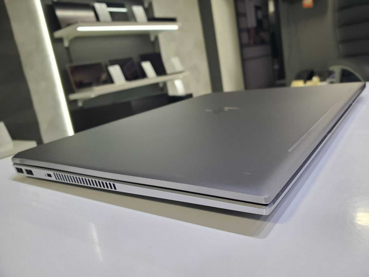 Ноутбук HP Zbook Studio G5 Xeon E-2176M/Quadro P1000 4Gb/16gb/512Gb