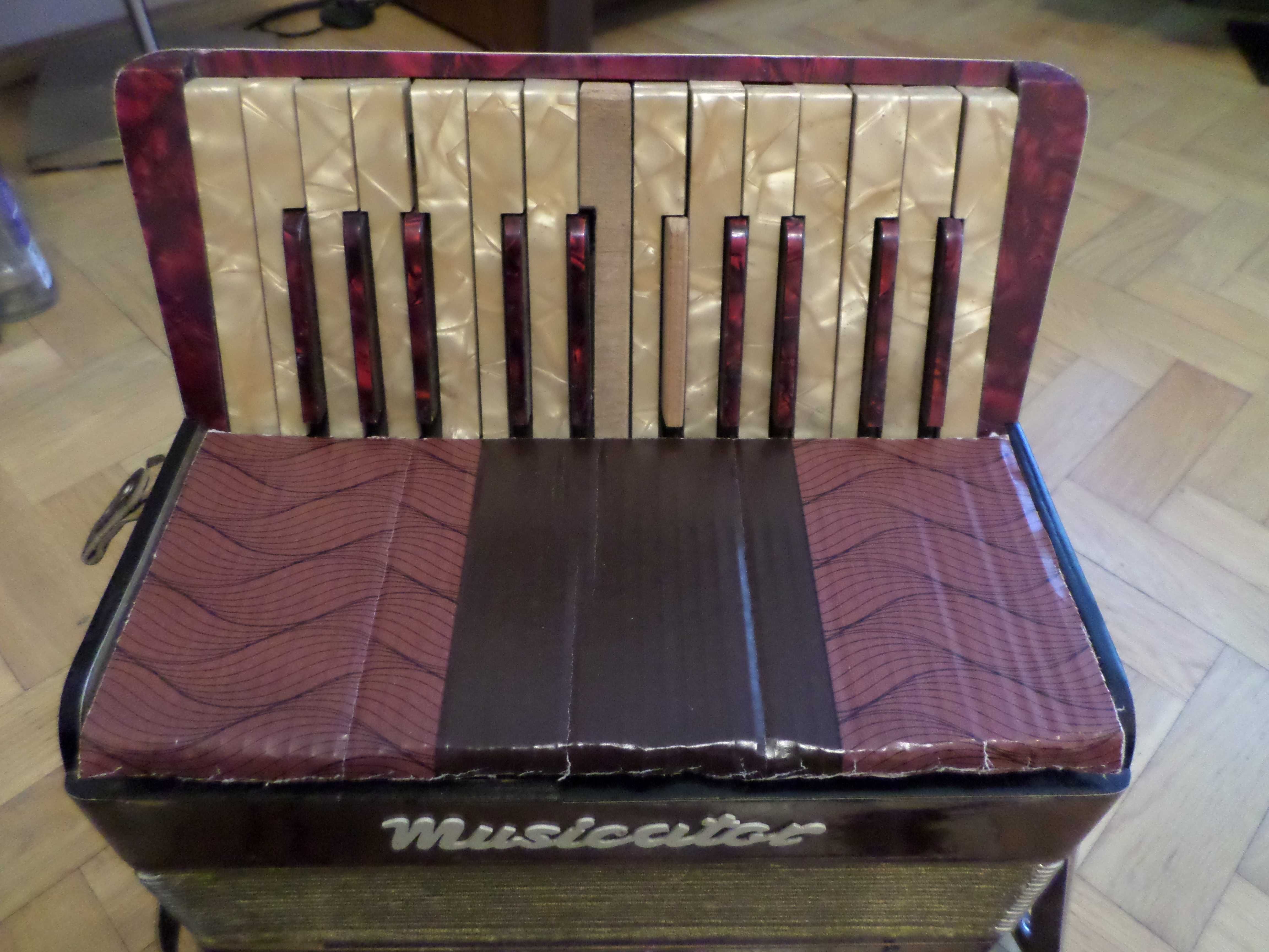 Akordeon Musicator III