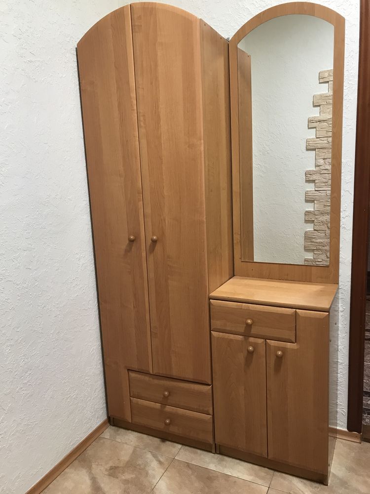 Прихожа,в гарному стані