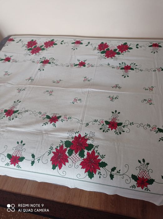 2 obrusy świąteczne 160/ 130 cm