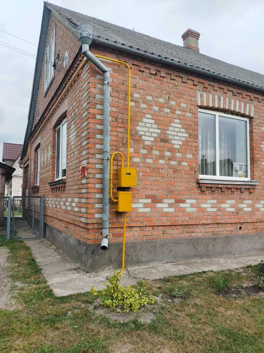 продаж будинку за містом