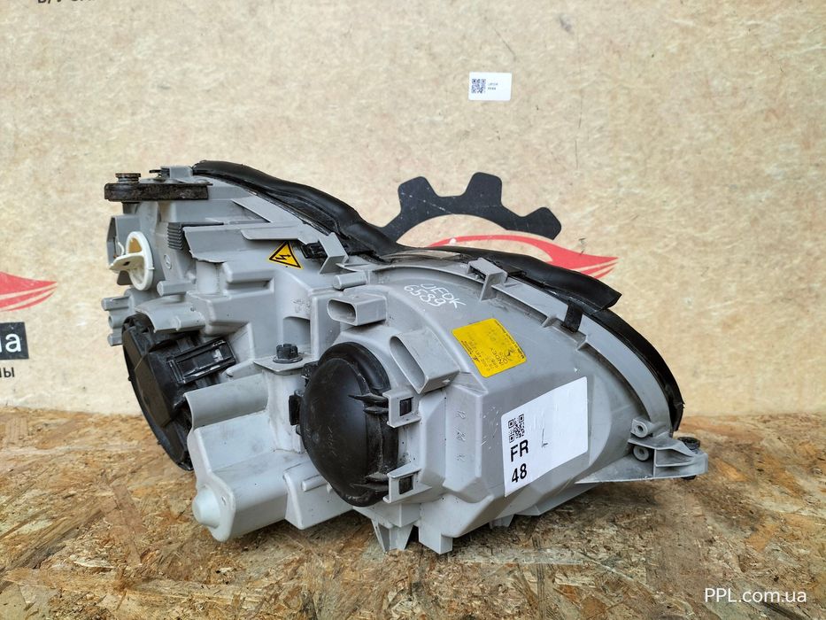 Mercedes C W203 04-07 рестайлинг фара передняя левая Xenon A2038204161