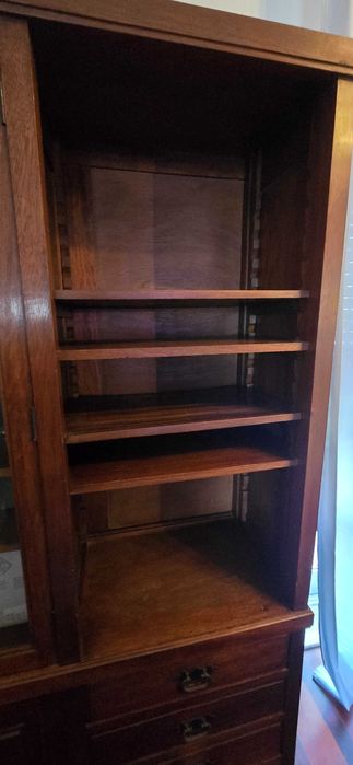 Cristaleira Vintage em madeira maciça