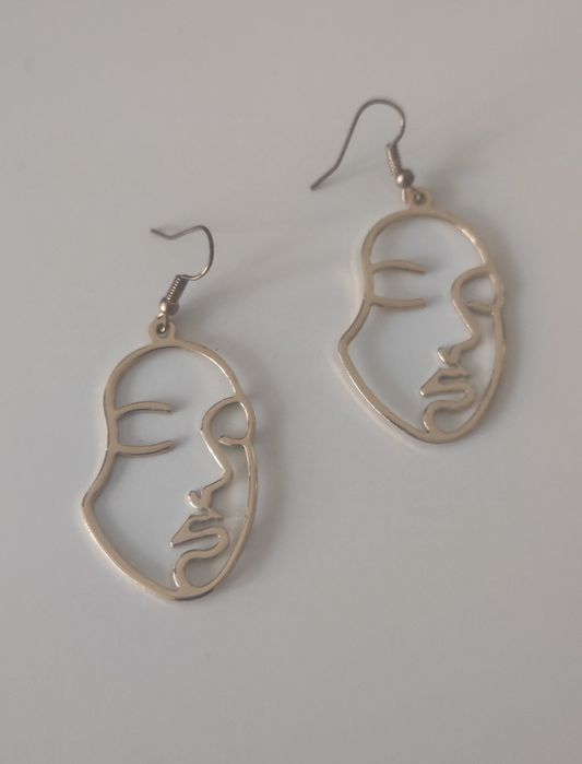 Kolczyki pozłacane w twarze