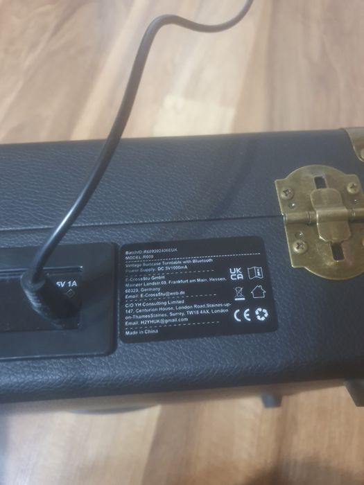 Winylowy gramofon 3-biegowy, 33/45/78 obr./min w stylu walizki z Bluet