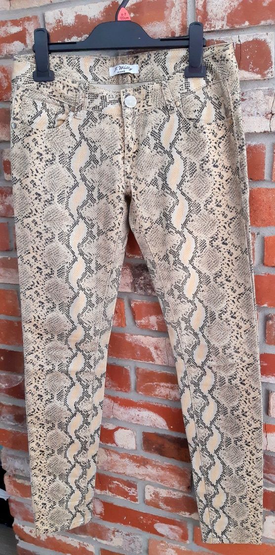 Spodnie dżinsy damskie w modny wężowy print M/38