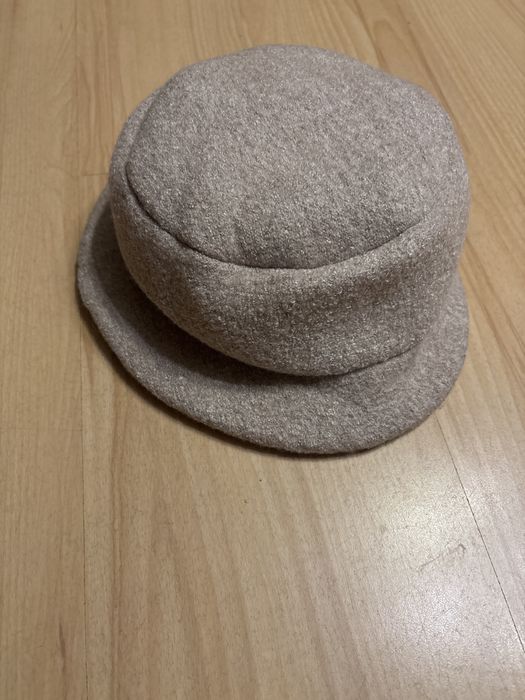 Damski kapelusz beżowy