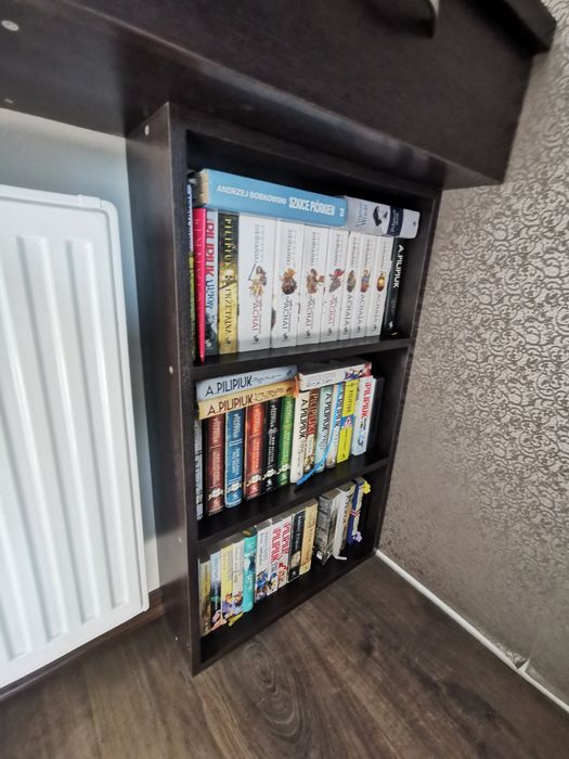 Szafki  nocne do sypialni wraz z toaletką i biblioteczką