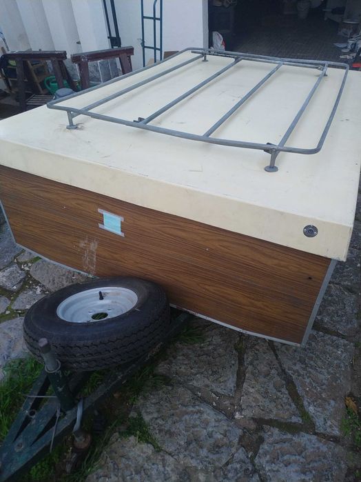 Atrelado com Tenda e Carga — Pronto para Aventuras e Trabalho!
