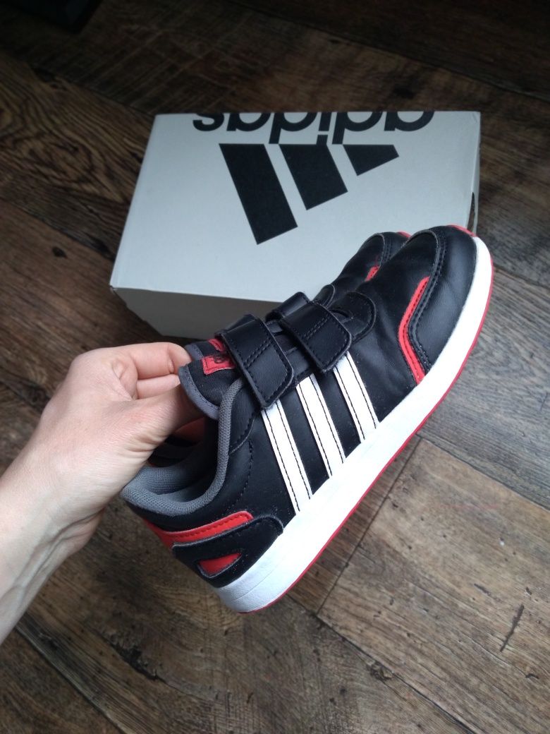 Oryginalne chłopięce buty adidas rozmiar 32