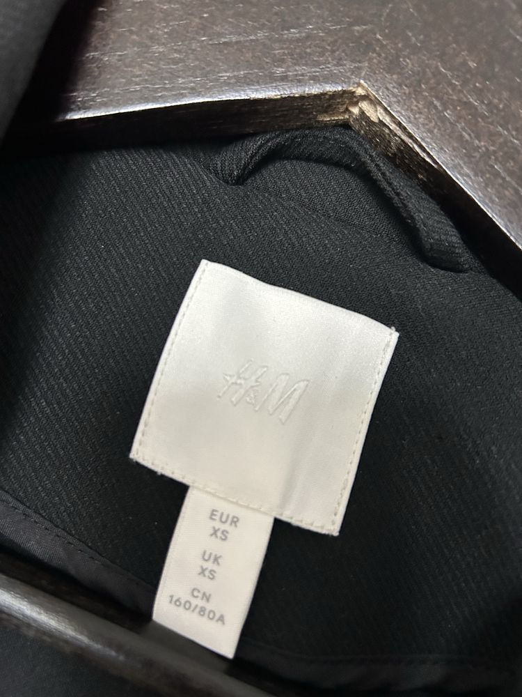 Czarny damski płaszczyk trencz H&M