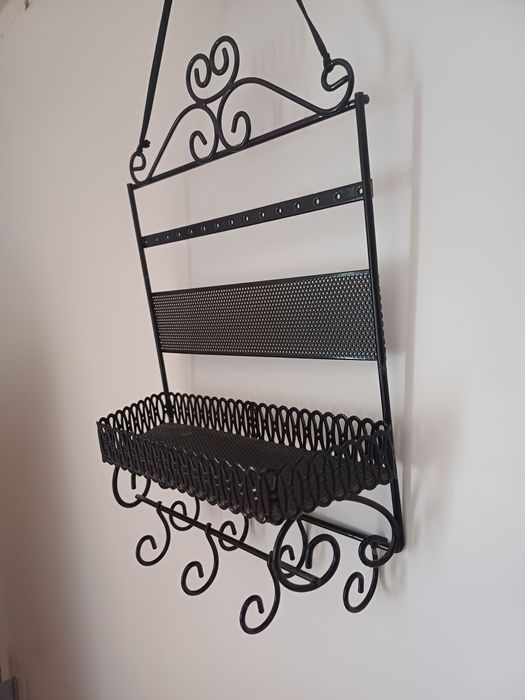 Porta-jóias metálico preto