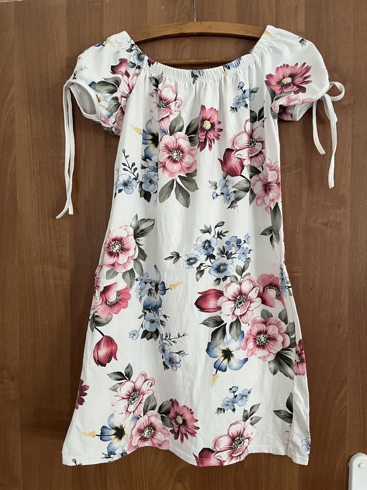 Sukienka w kwiaty