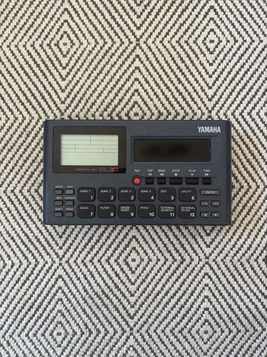 Sampler Yamaha SU10